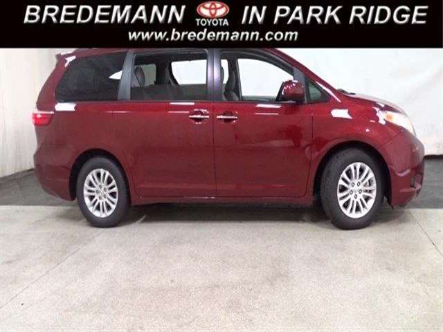 Toyota Sienna 2017 photo 1